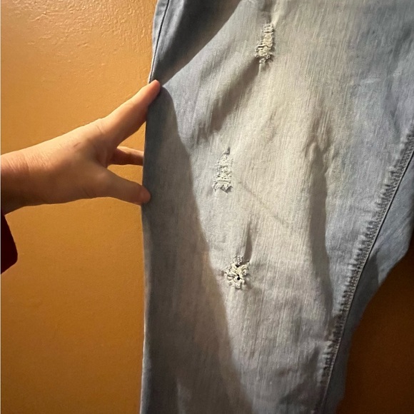 Gently worn kick bottom denim capri - Picture 2 of 5